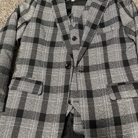 Boys 3 piece suit. Blazer, vest and pants. Brand new. Purchased on Amazon. Sz150 - Picture 5 of 5